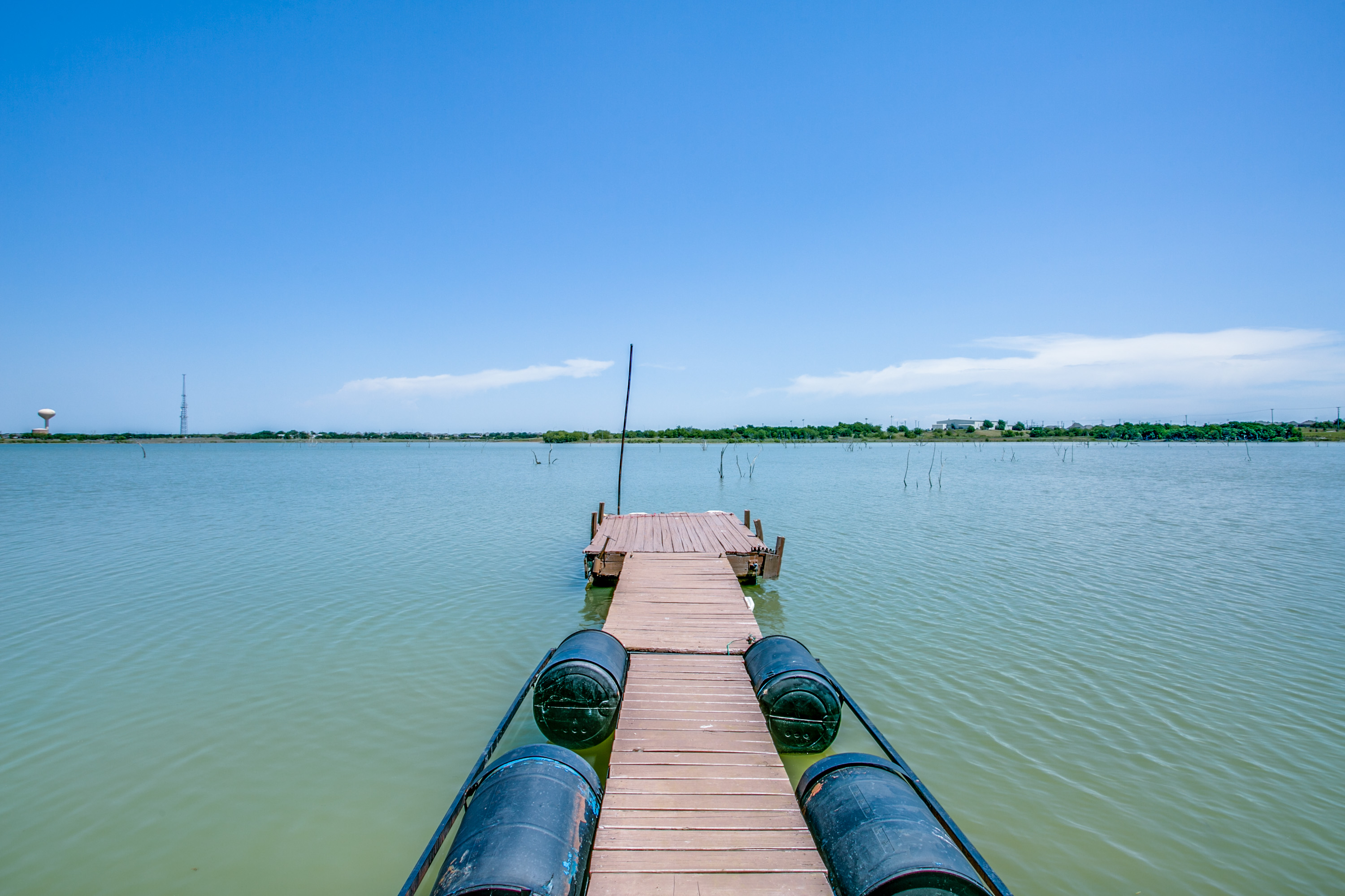 Dock your boat for lunch, catch fish as they're biting & do back flips off the dock!  Whether it's relaxing or fun you're after, enjoy from your own backyard!